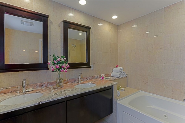 Princess Heights Luxury Boutique Condo Hotel (One Hoe)